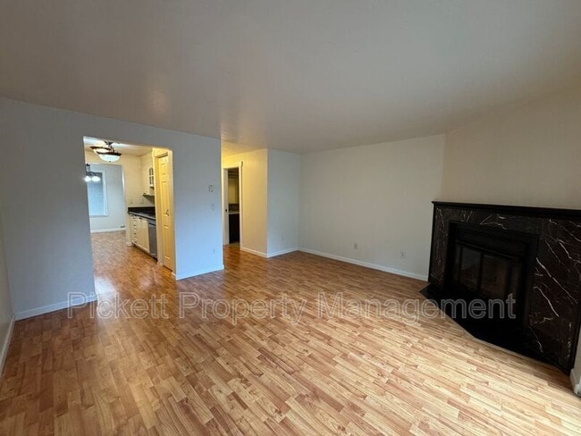 Building Photo - 3935 NW Fairway Ln