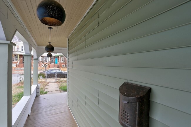 Building Photo - Renovated Single Family 2BR+2Bonus Rm/2.5BA Home in the Heart of Waverly