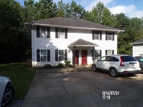 Building Photo - 4740 Chariot Dr