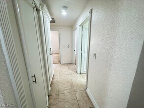 Building Photo - 270 E Flamingo Rd