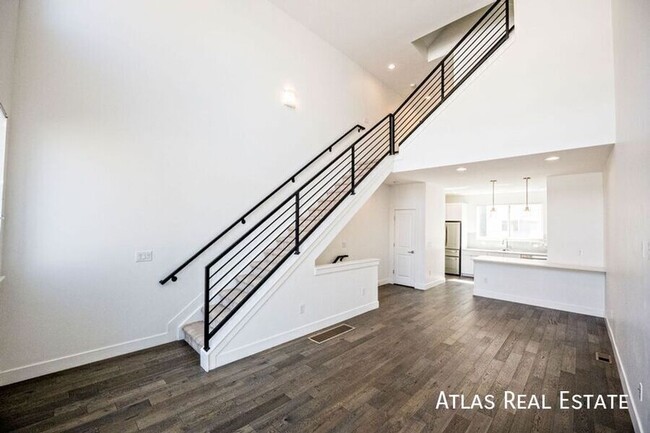 Building Photo - 2 Bed 2.5 Bath Condo in the Heart of LoHi ...