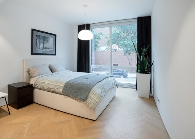 Building Photo - 1917 S Calumet Ave