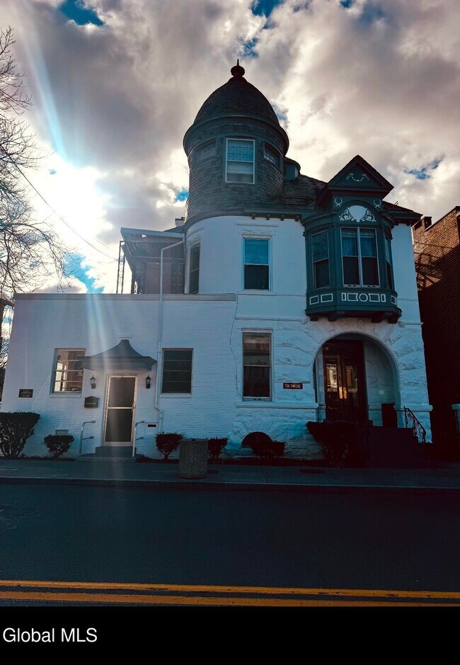 Building Photo - 612 Union St