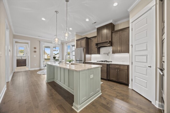 Building Photo - 107 Poydras St