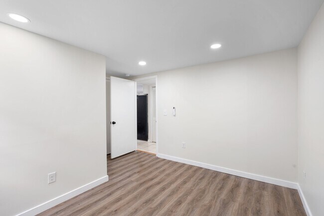 Building Photo - 1036 Seymour Ave