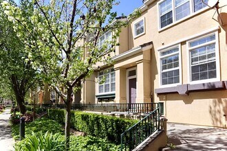 Building Photo - Remodeled 3-bedroom townhome in Fremont – ...