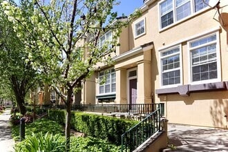 Building Photo - Remodeled 3-bedroom townhome in Fremont – ...