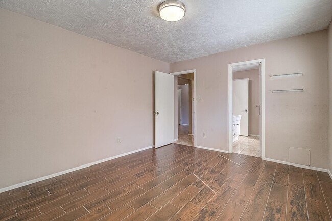 Building Photo - 1014 Woodbridge Ave