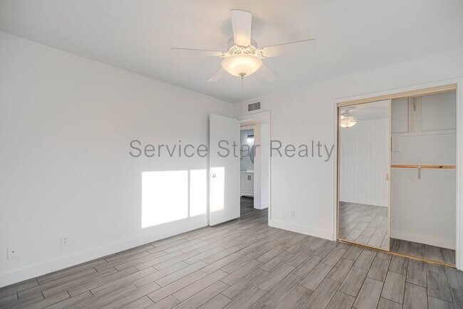 Building Photo - 518 E Huntington Dr
