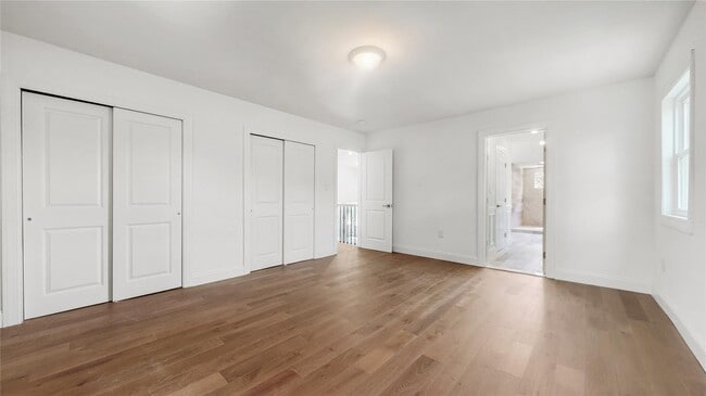 Building Photo - 706 Longacre Ave