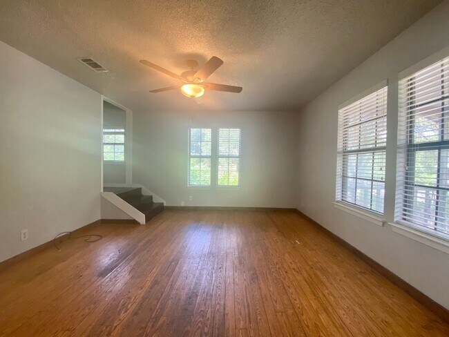 Building Photo - 4/3 Home in Clarksville! Incredible location! Available for August Prelease