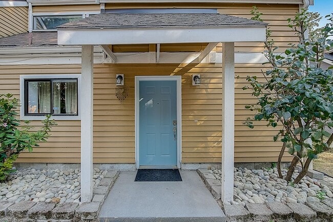 Building Photo - 4 bed/ 2 bath house on 145th St!