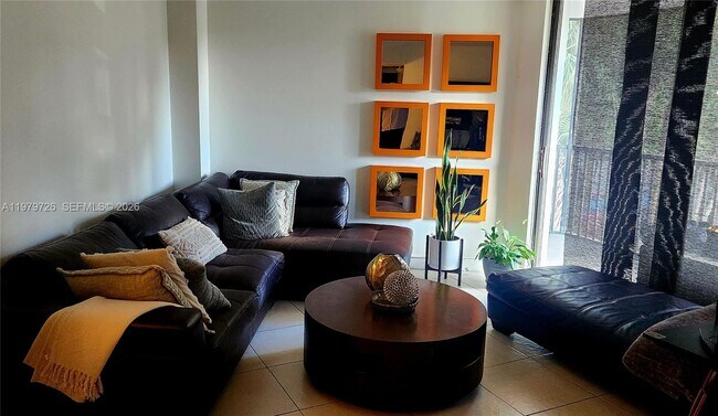 Building Photo - 3301 N Country Club Dr