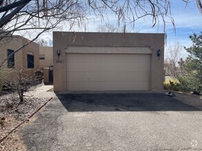 Building Photo - Sandia Heights Gem