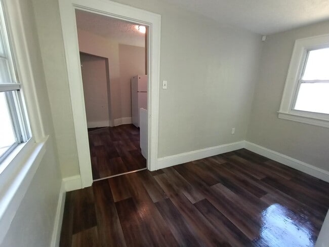 Building Photo - 117 Oak Park Dr