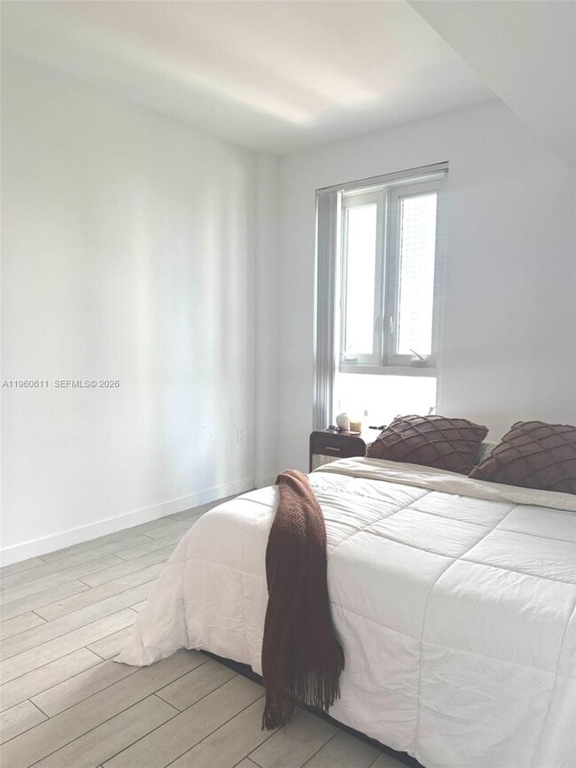 Building Photo - 321 NE 26th St