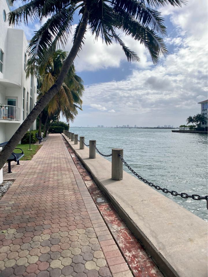 Building Photo - 500 NE 29th St