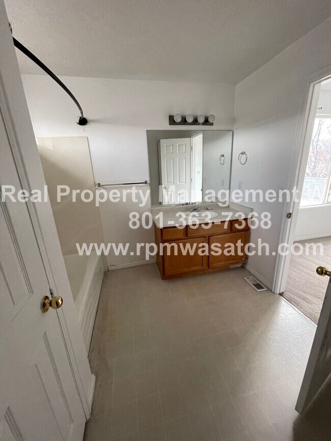 Building Photo - Perfect Multi Level home in West Vally City Utah