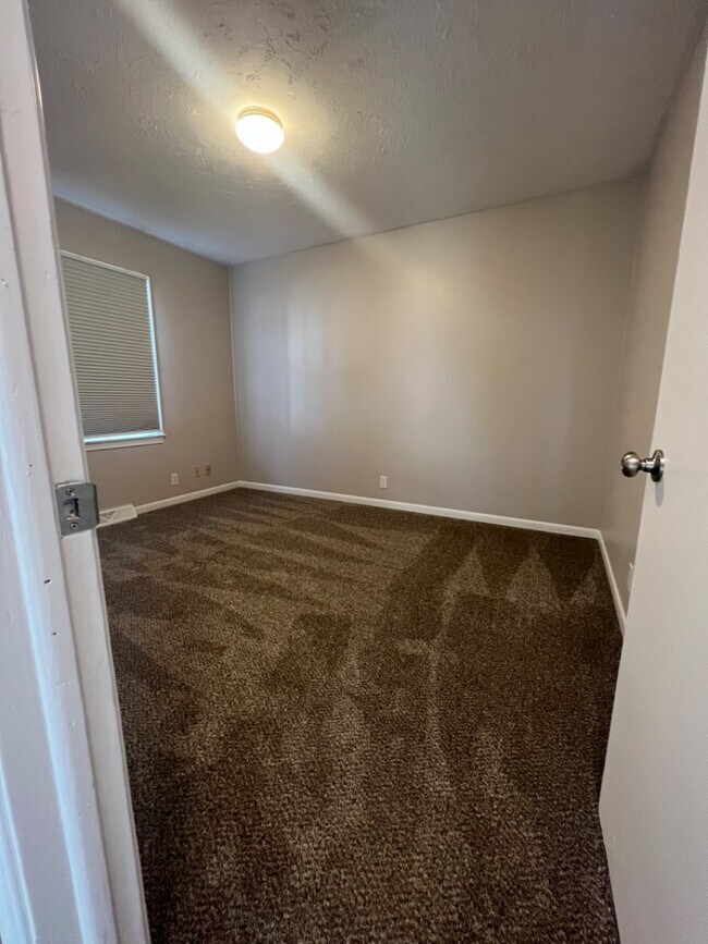 Building Photo - 11226 Roxbury Dr