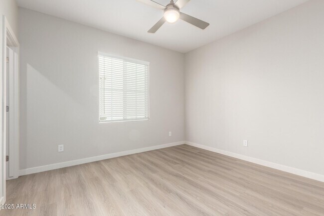 Building Photo - 1531 W Sierra Vista Dr