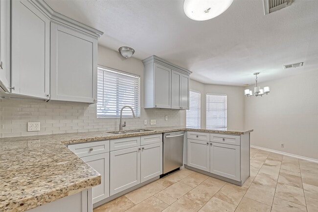 Building Photo - 9707 Kit St