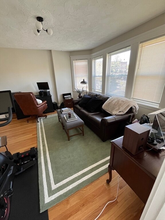 Building Photo - 87 Forest St