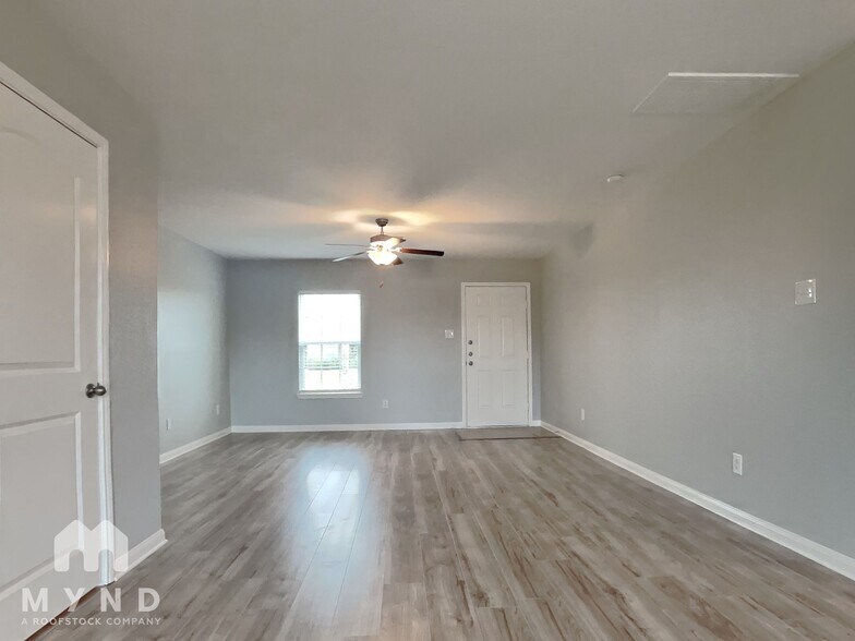 Building Photo - 5614 Rainbow Rd.