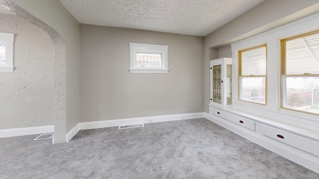 Building Photo - Old Brooklyn Area - 3 Bedroom Single Famil...