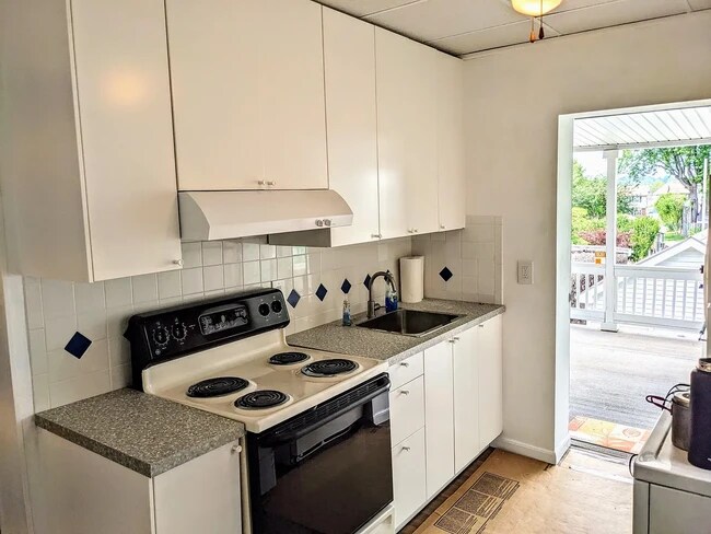 Kitchen - 2303 Hay Street