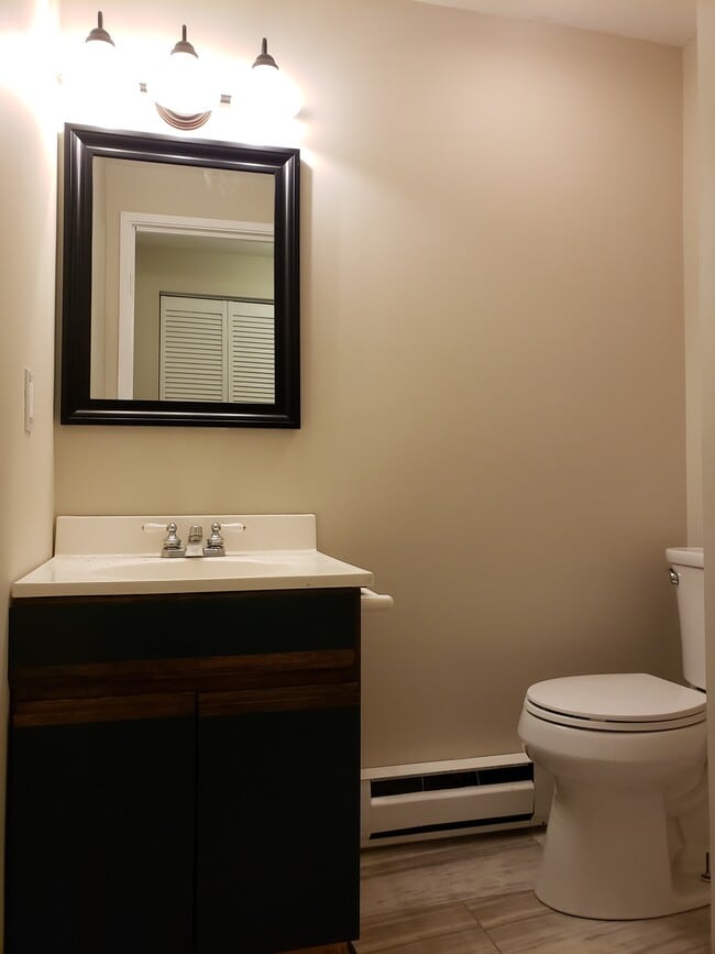 1st Floor Bath - 8 Everett Ct