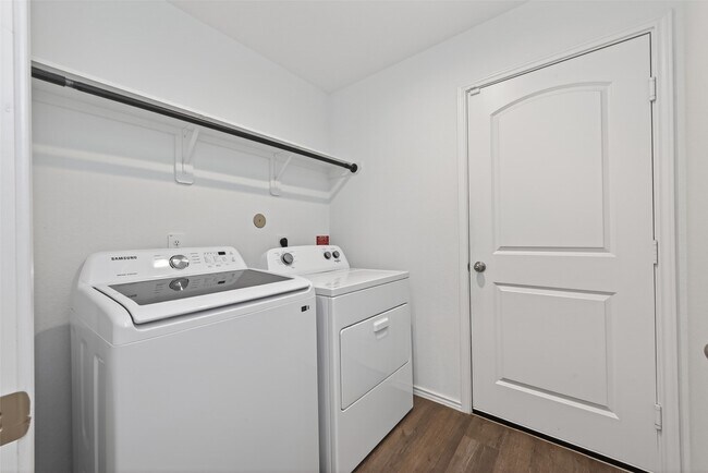 Building Photo - 11933 Summer Oak Trl