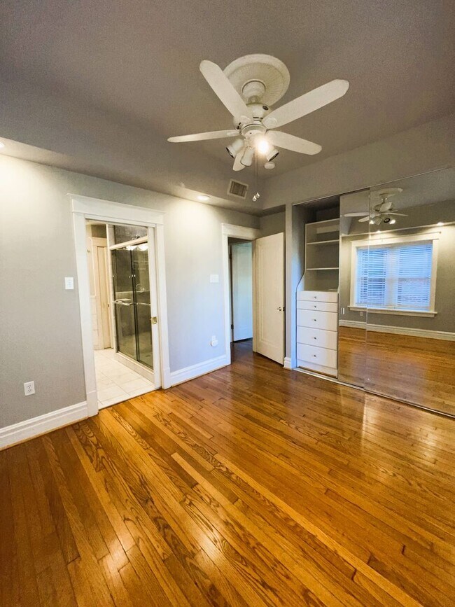 Building Photo - $2100 - AMAZING DESIGNED 2F UNIT LOCATED IN THE CWE!