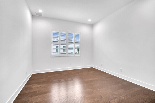 Building Photo - 13482 Artisan Cir