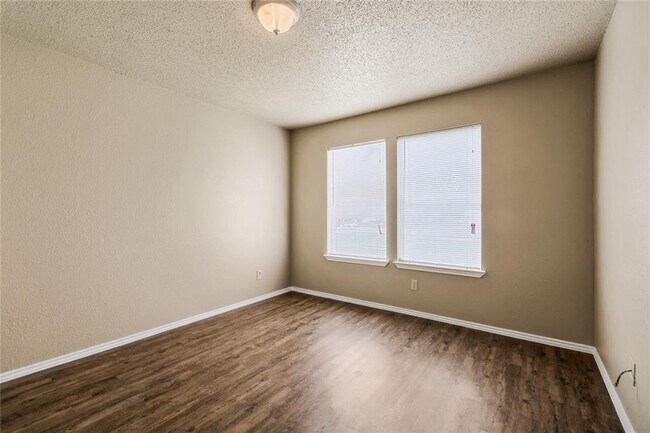 Building Photo - 1220 Orchard Park Cir