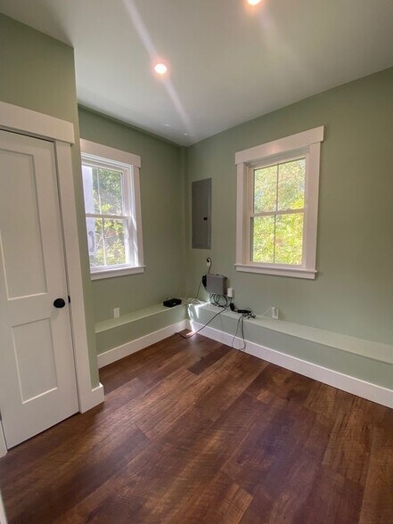 Building Photo - 43 Adams St