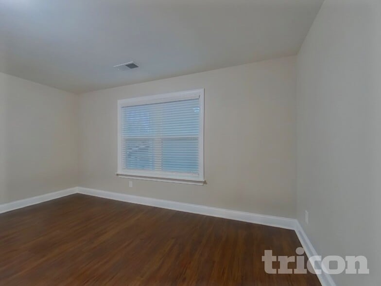 Building Photo - 1990 Woodmont Dr