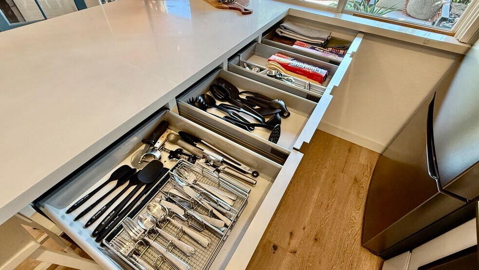 Building Photo - 106 Stanford Way