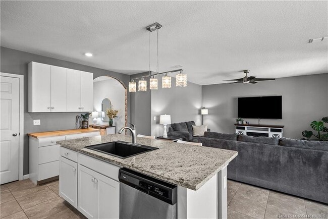 Building Photo - 10760 SW Cremona Way