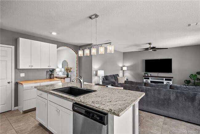 Building Photo - 10760 SW Cremona Way