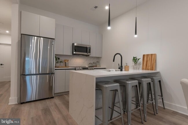 Building Photo - 1421-23-1423 E Columbia Ave