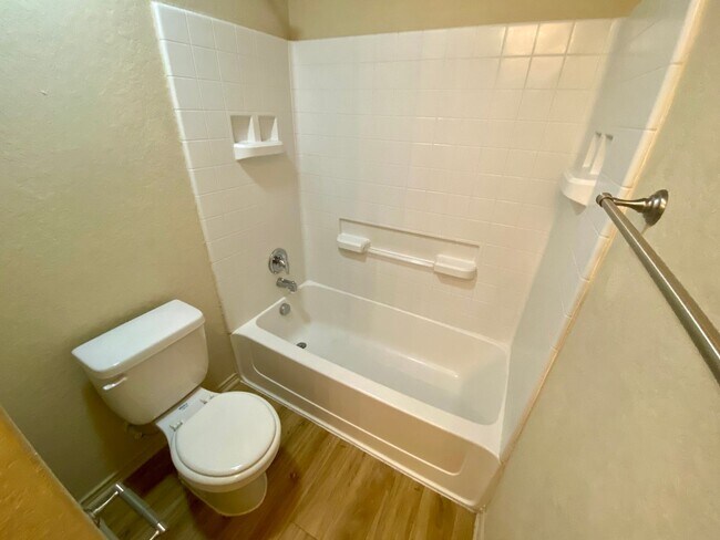 Building Photo - It's a Beauty ~ Great Location ~ 3/2.5 ~ M...