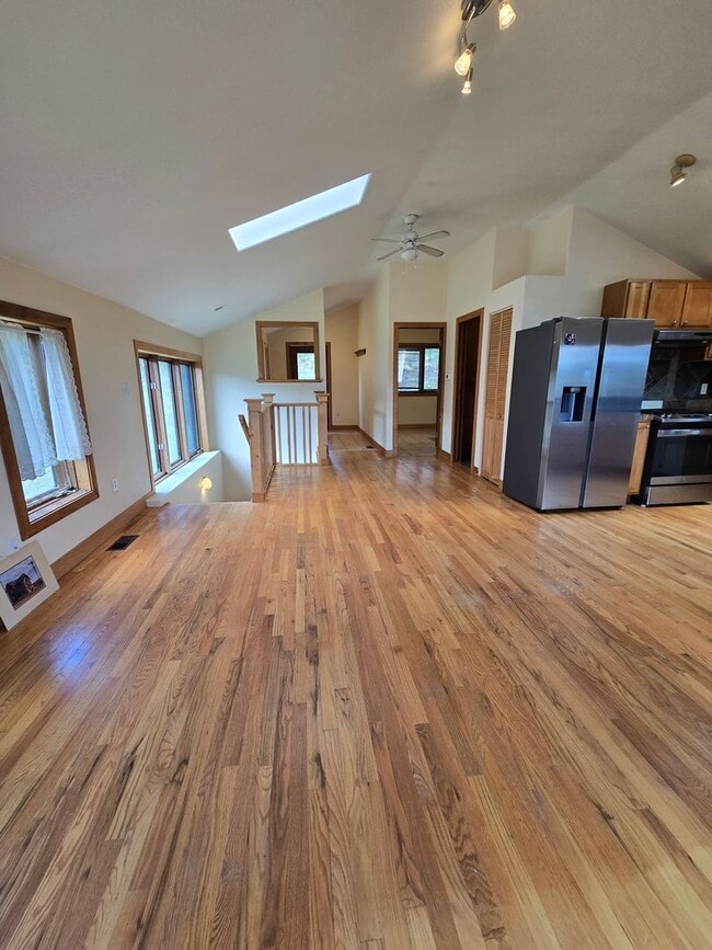 Building Photo - 229 Crestwood Ct