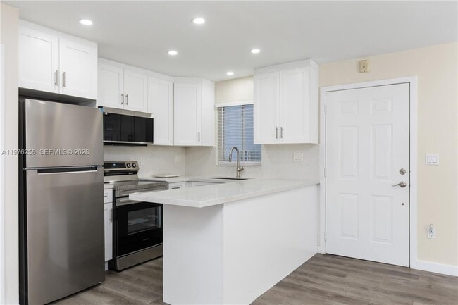 Building Photo - 3101 SW 27th Ave