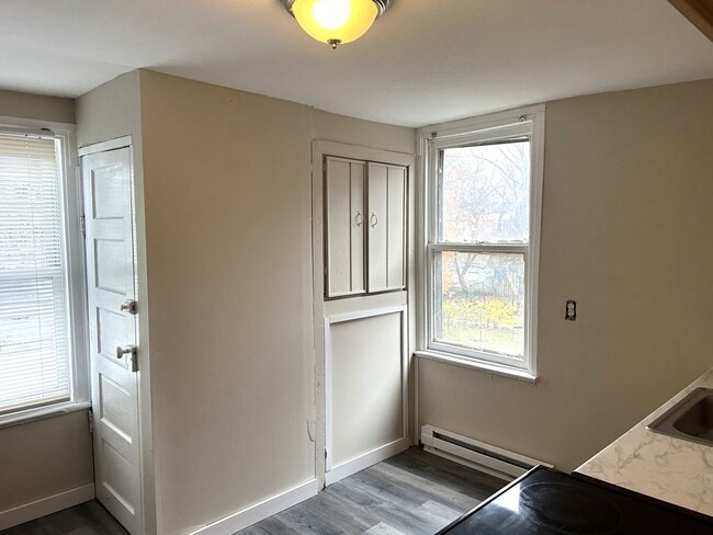 Building Photo - 425 Highland Ave