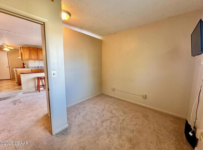 Building Photo - 1104 Jacaranda Ave