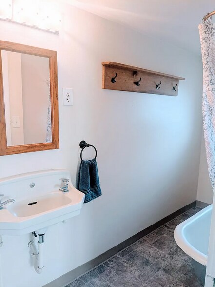 Building Photo - 1320 20th Ave