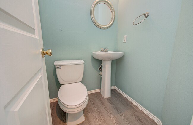 Building Photo - 16126 Coleburn Dr