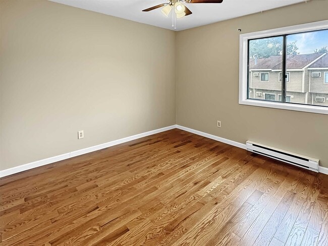 Building Photo - 5305 Chelsea Cove N