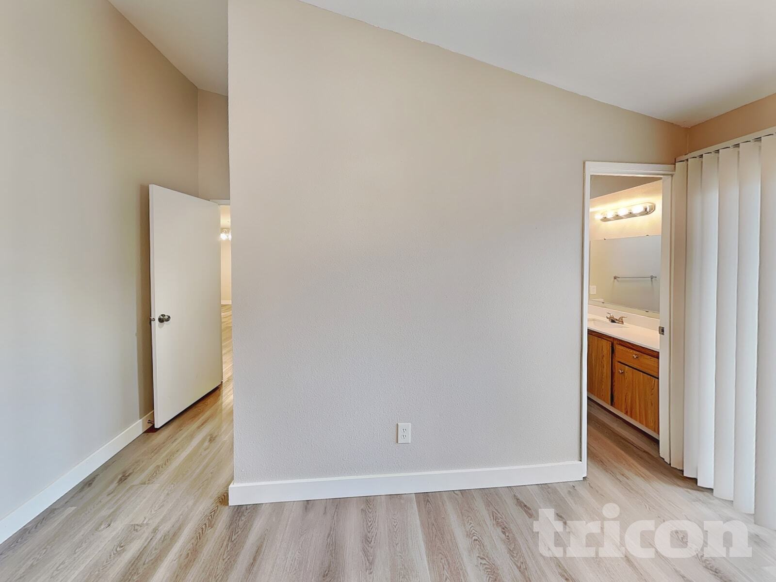 Building Photo - 1021 30th St NE