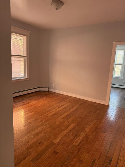 Building Photo - 17-19-19 Ellsworth St